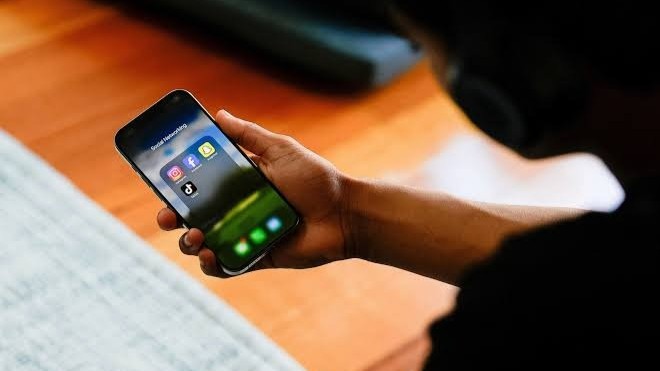 فنلندا.. قانون جديد لتقييد استخدام الطلاب للهواتف في المدارس