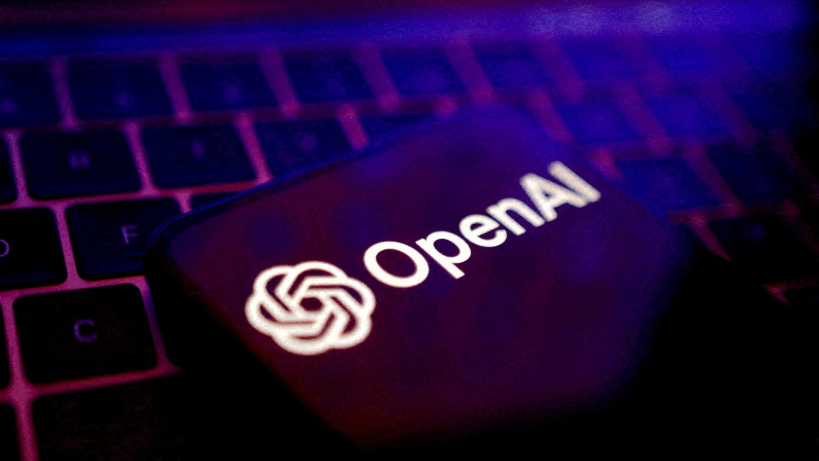 Windsurf تهدد الشراكة بين OpenAI ومايكروسوفت في الذكاء الاصطناعي Windsurf تهدد الشراكة بين OpenAI ومايكروسوفت في الذكاء الاصطناعي