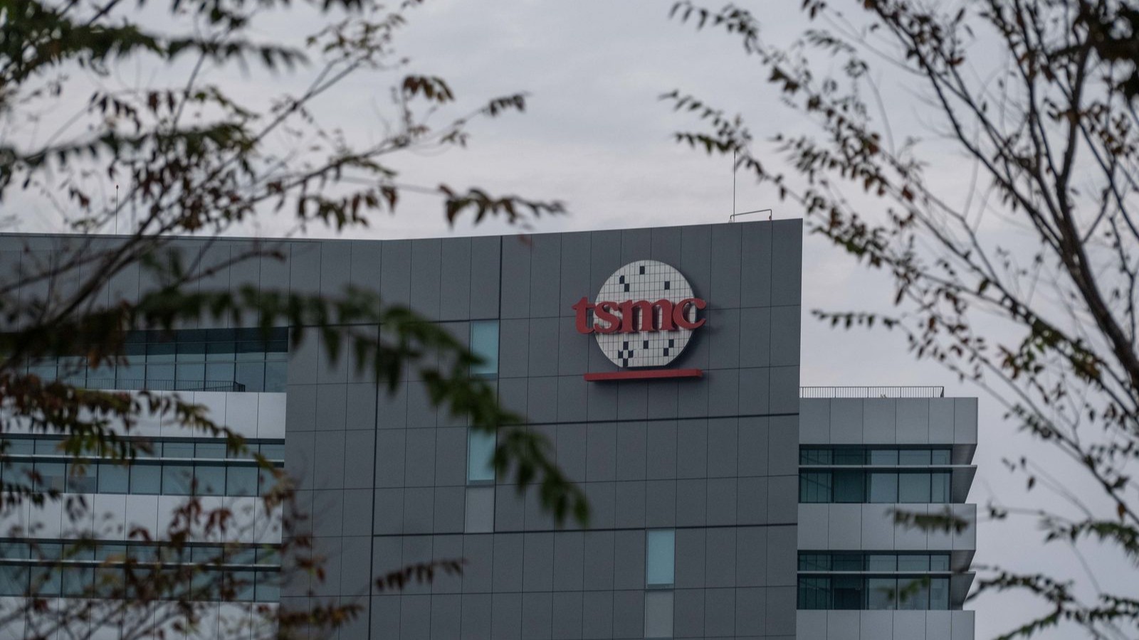 اتهامات لشركة يابانية بسرقة أسرار عملاق صناعة الرقائق TSMC