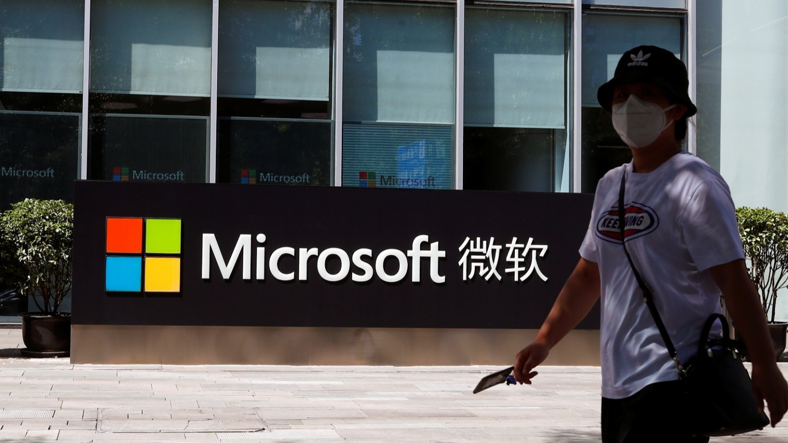 مايكروسوفت تعتمد على صينيين لتأمين وإصلاح نقاط خدمة SharePoint