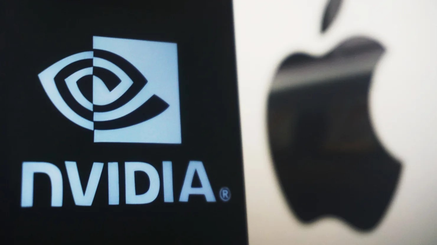 ترمب يلمح بأنه قد يسمح لـ NVIDIA ببيع رقائق ذكاء اصطناعي متقدمة للصين