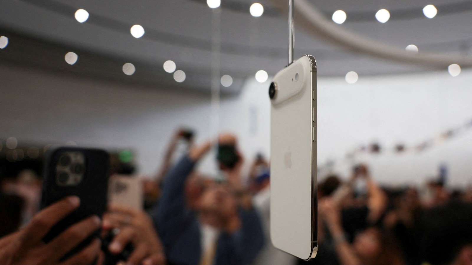 خاصية الـ eSIM تهدد مبيعات هواتف iPhone Air في الصين